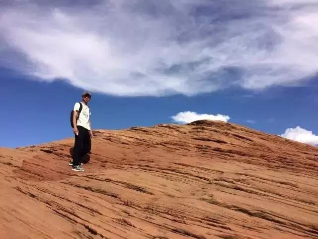 2015年，第三屆華宇青年獎獲獎藝術家楊健，由華宇集團資助的項目“大盆地聲音”（暫定名）實施中